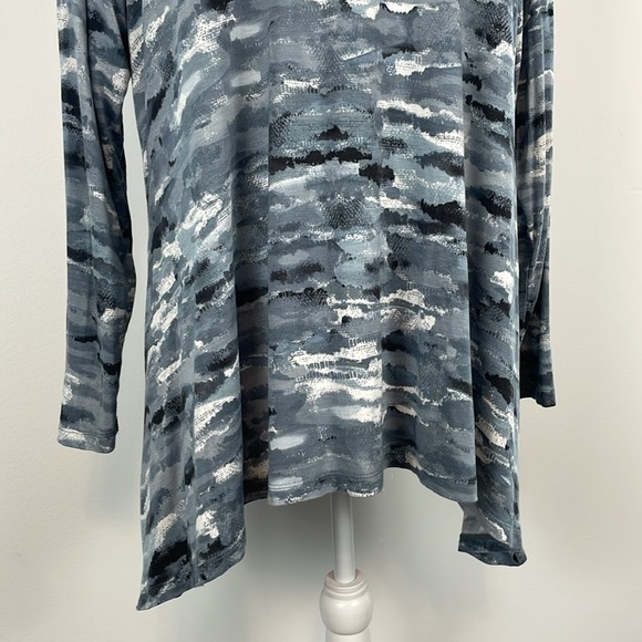 LOGO by Lori Goldstein Blue/Gray/White Camo Button Down Cardigan/Top. Size 1X - Picture 8 of 12
